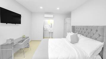 Skrivbord, strykjärn/strykbräda och wi-fi