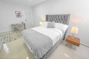 1 chambre, bureau, fer et planche à repasser, Wi-Fi