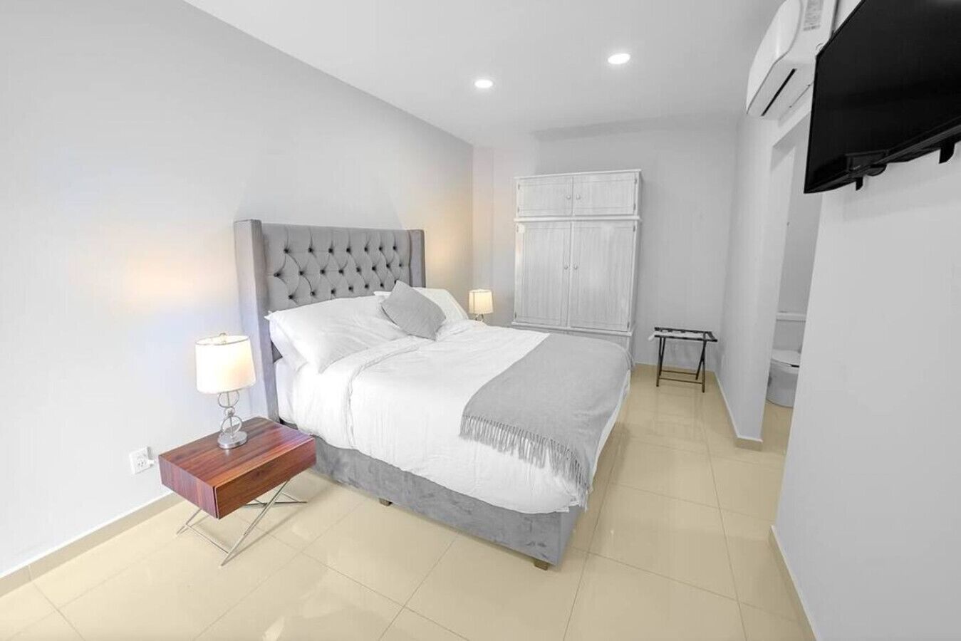1 bedroom, desk, iron/ironing board, WiFi