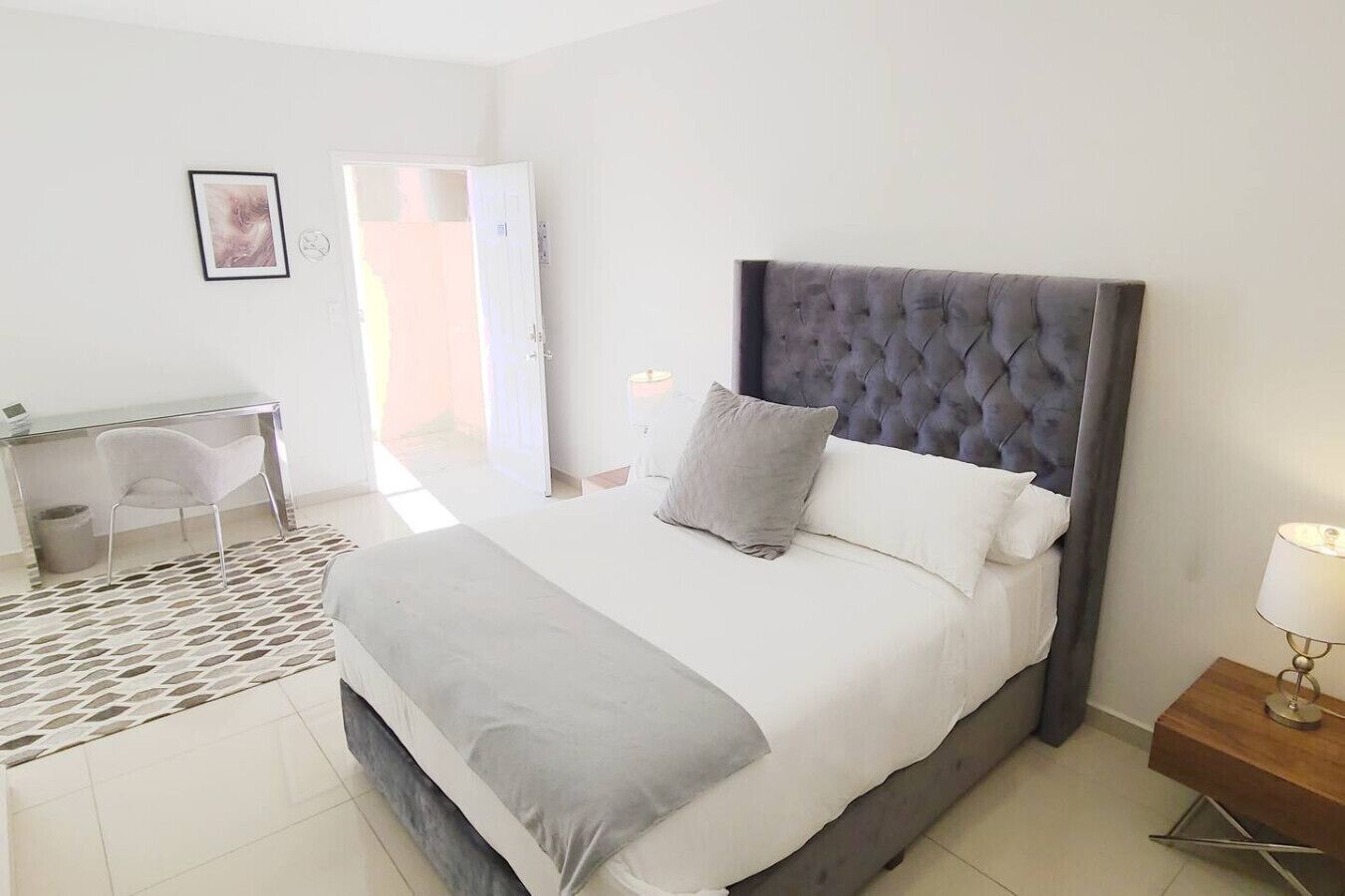 1 sovrum, skrivbord, strykjärn/strykbräda och wi-fi