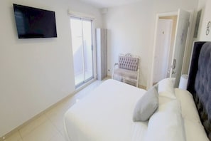 1 slaapkamer, een strijkplank/strijkijzer, wifi