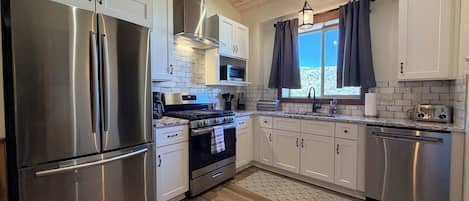 Refrigerador, microondas, horno, placa de cocina