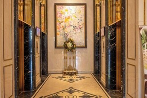 المنشأة من الداخل