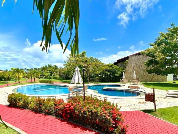 3 개의 야외 수영장