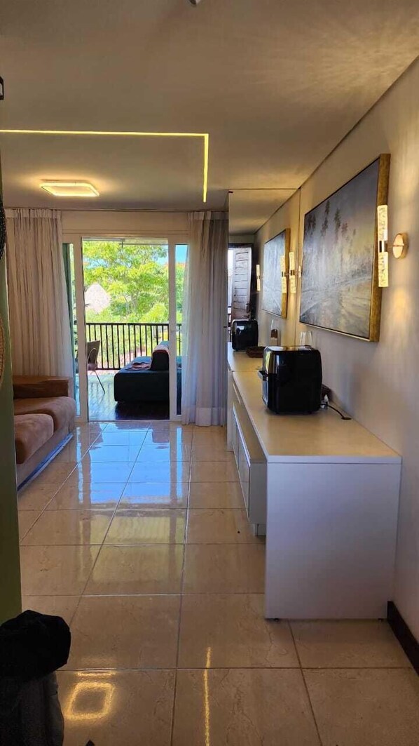 Apartamento conforto, vista para o jardim | Sala de estar