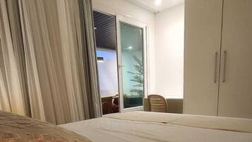 Iron/ironing board, free WiFi