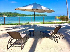 บนชายหาด