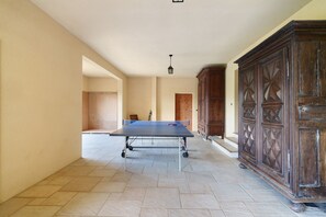 Games room - Charming Stone Villa with Pool, Steps from Sarlat (Beynac-et-Cazenac)