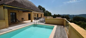 Charming Stone Villa with Pool, Steps from Sarlat