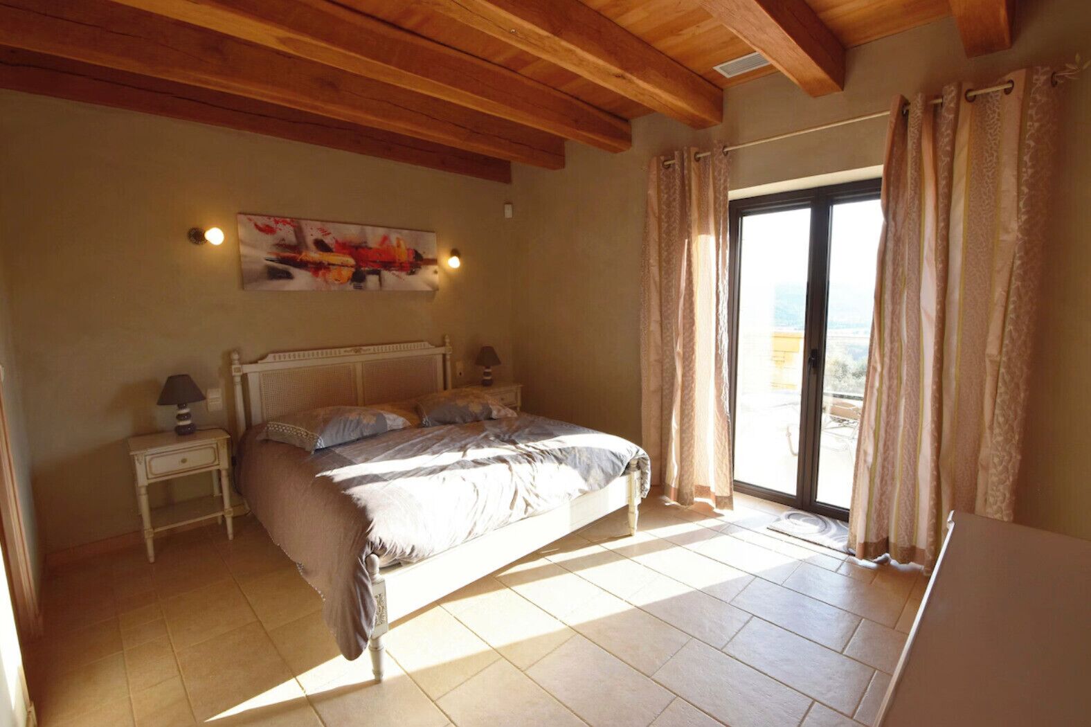 5 chambres, fer et planche à repasser, Wi-Fi, draps fournis