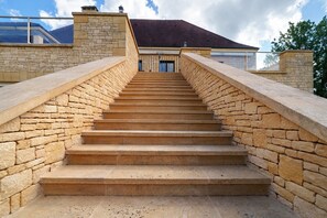 Property grounds - Charming Stone Villa with Pool, Steps from Sarlat (Beynac-et-Cazenac)