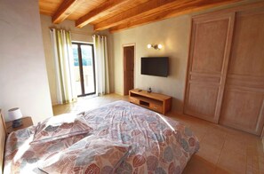 5 室のベッドルーム、アイロン / アイロン台、WiFi、ベッドシーツ