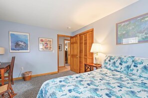 Iron/ironing board, WiFi, bed sheets - Hinckleys Pond Hideaway (Harwich)