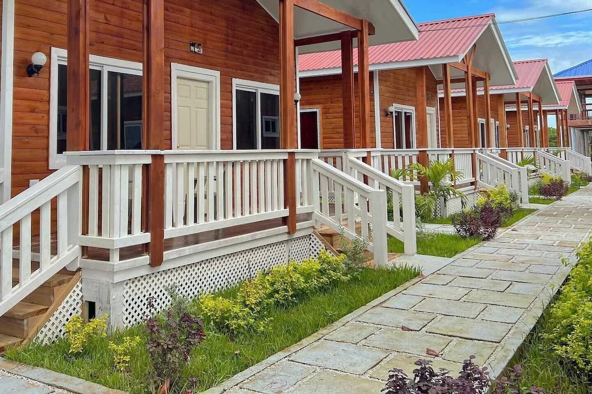 Deluxe Cabin, Multiple Beds | Premium bedding, minibar, individually decorated, individually furnished