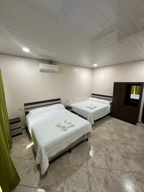 Deluxe Cabin, Multiple Beds