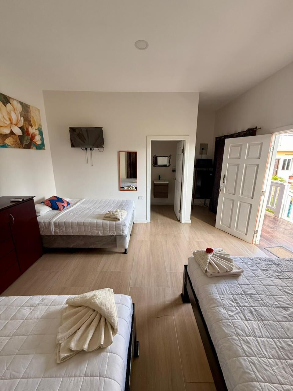 Deluxe Cabin, Multiple Beds | Premium bedding, minibar, individually decorated, individually furnished