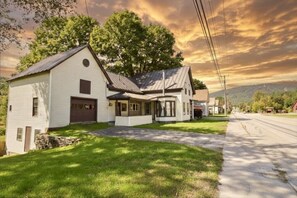 Exterior - Bear`s Den in Ludlow, Okemo Views + Epic Game Room (Ludlow)