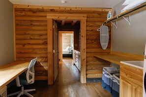 3 slaapkamers, een strijkplank/strijkijzer, gratis wifi, beddengoed