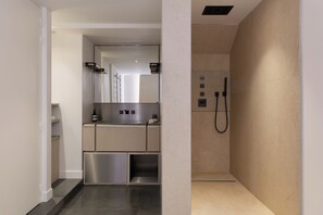 Luxury-Penthouse | Badezimmer | Kostenlose Toilettenartikel, Haartrockner, Handtücher, Seife