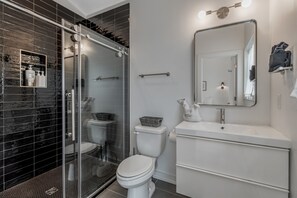 Ducha, secador de pelo, toallas