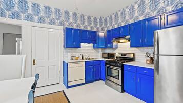 冰箱、微波炉、烤箱、炉灶