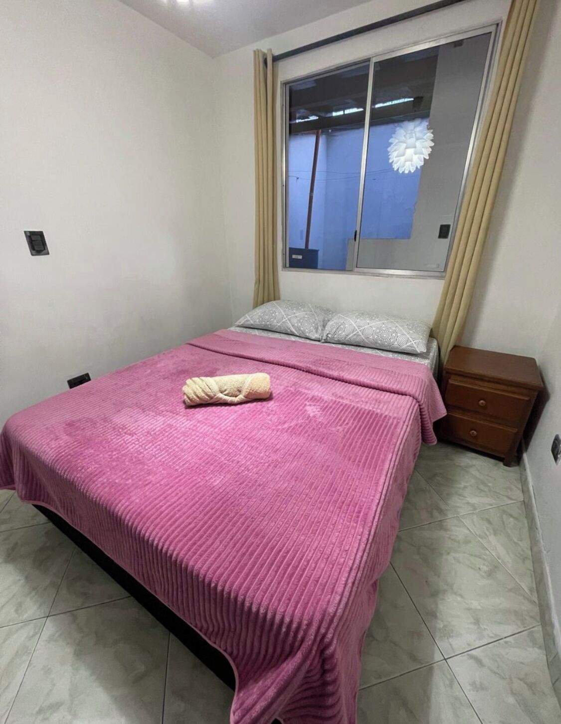 2 bedrooms, internet, bed sheets