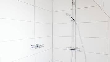 Douche, sèche-cheveux