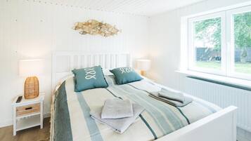 4 bedrooms, free WiFi, bed sheets
