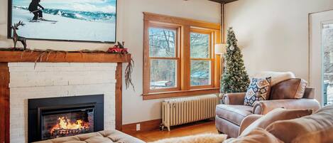 Smart-TV, Kamin, Bücher