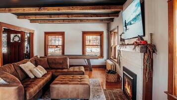 スマートテレビ、暖炉、書庫