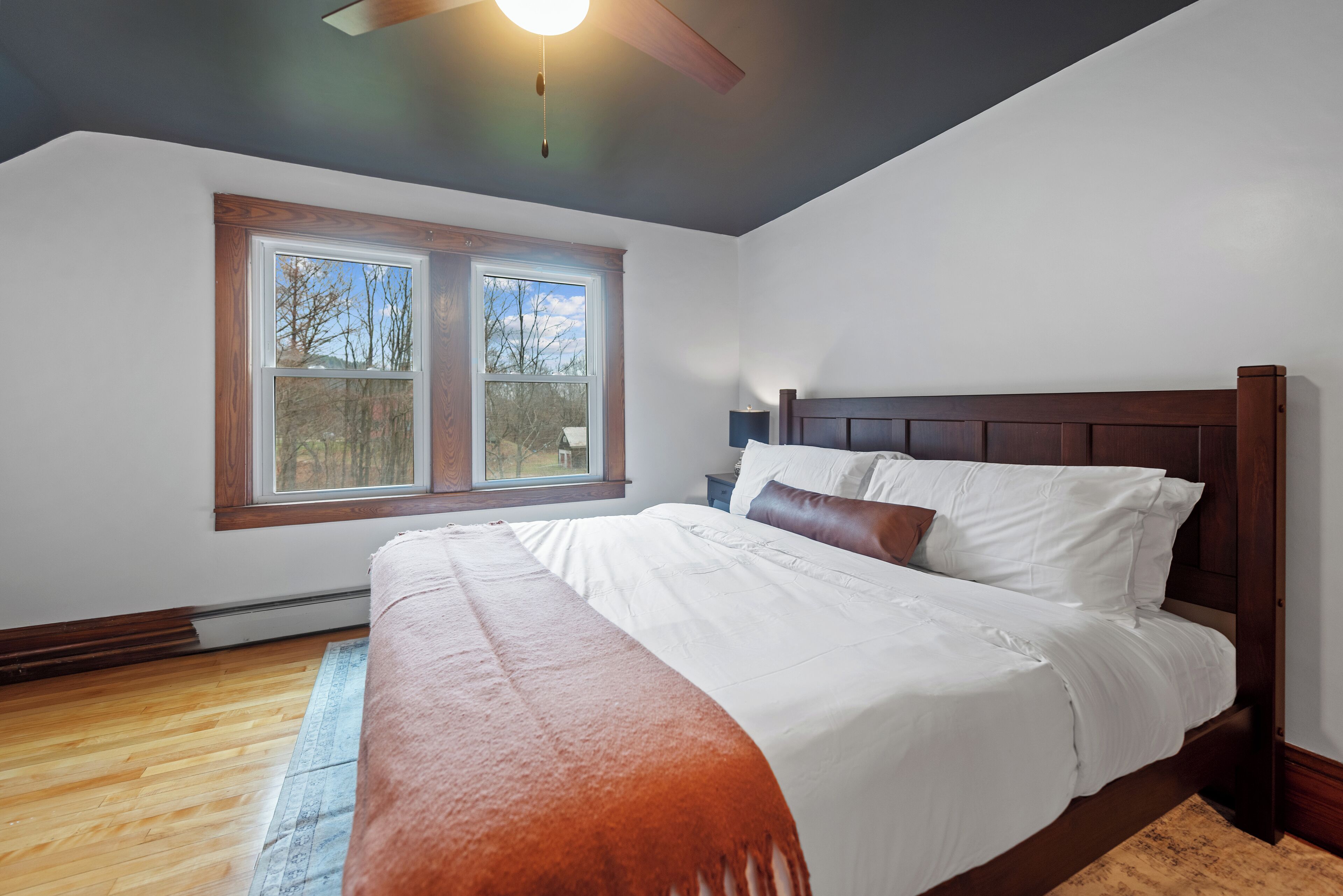 Tabla de planchar con plancha, cuna de viaje y wifi gratis 