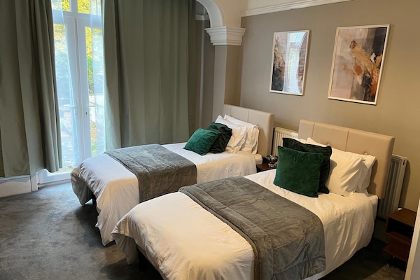 7 chambres, fer et planche à repasser, Wi-Fi, draps fournis