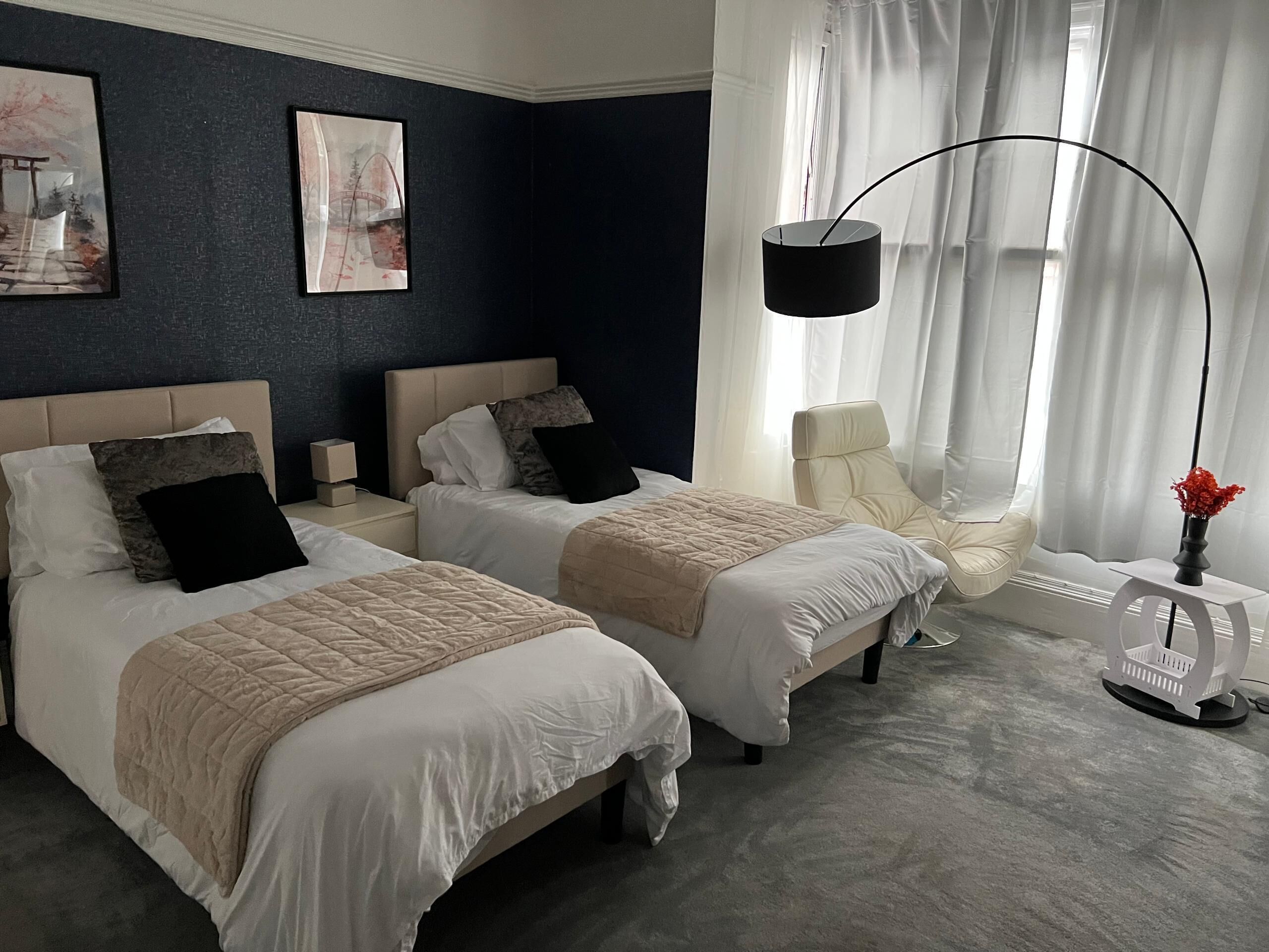 7 chambres, fer et planche à repasser, Wi-Fi, draps fournis