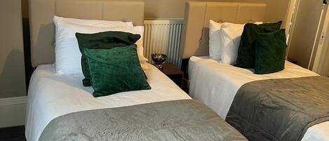 7 chambres, fer et planche Ă repasser, Wi-Fi, draps fournis