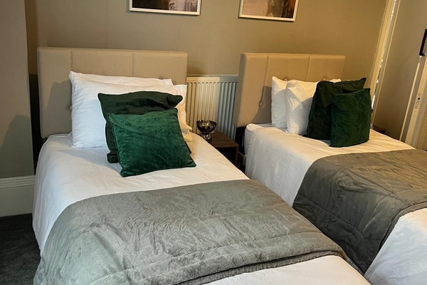 7 bedrooms, iron/ironing board, WiFi, bed sheets