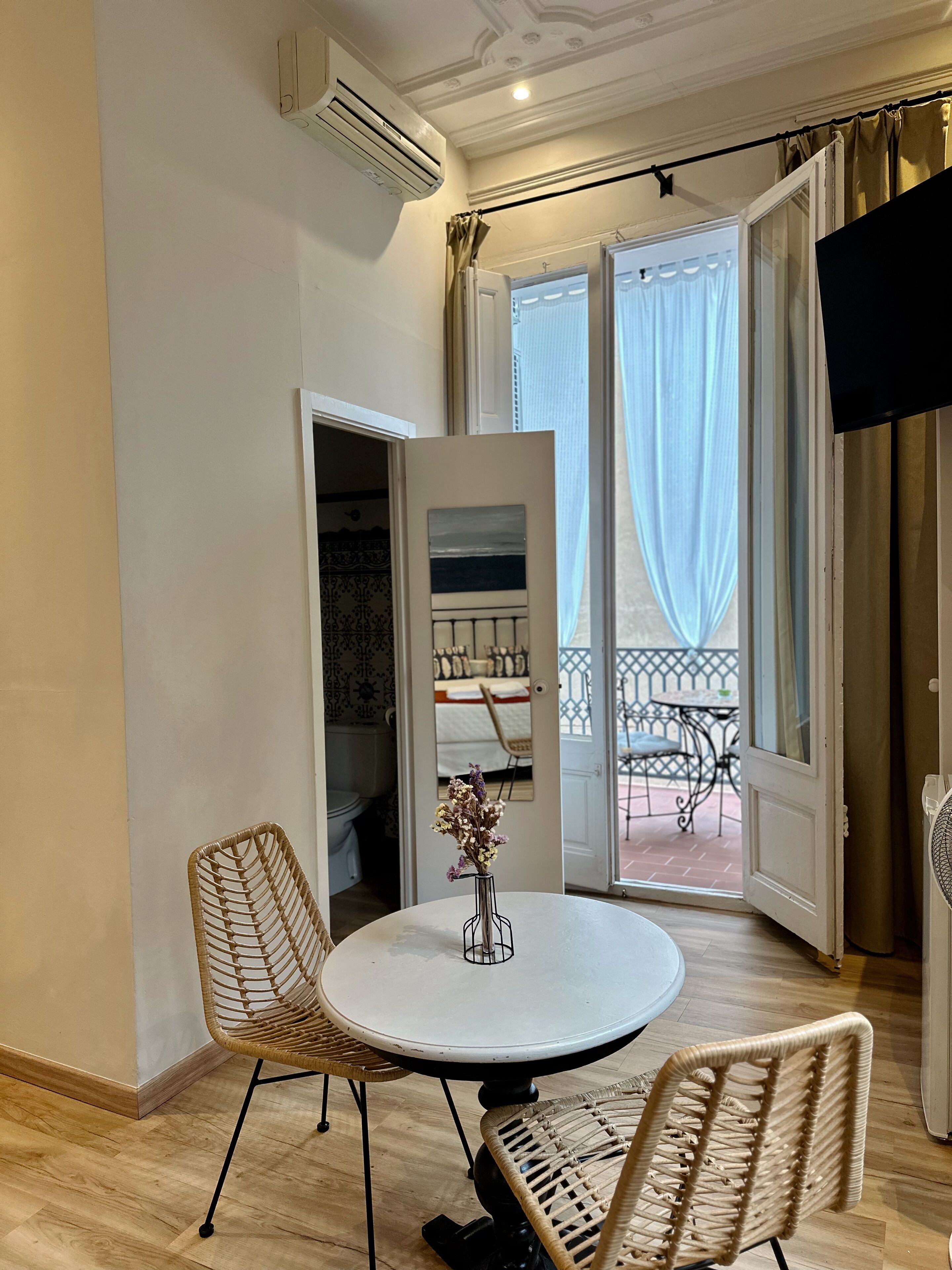 Deluxe tweepersoonskamer, terras, uitzicht op de stad | Woonruimte