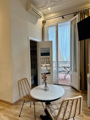 华丽双人房, 露台, 城市景观 | 起居区