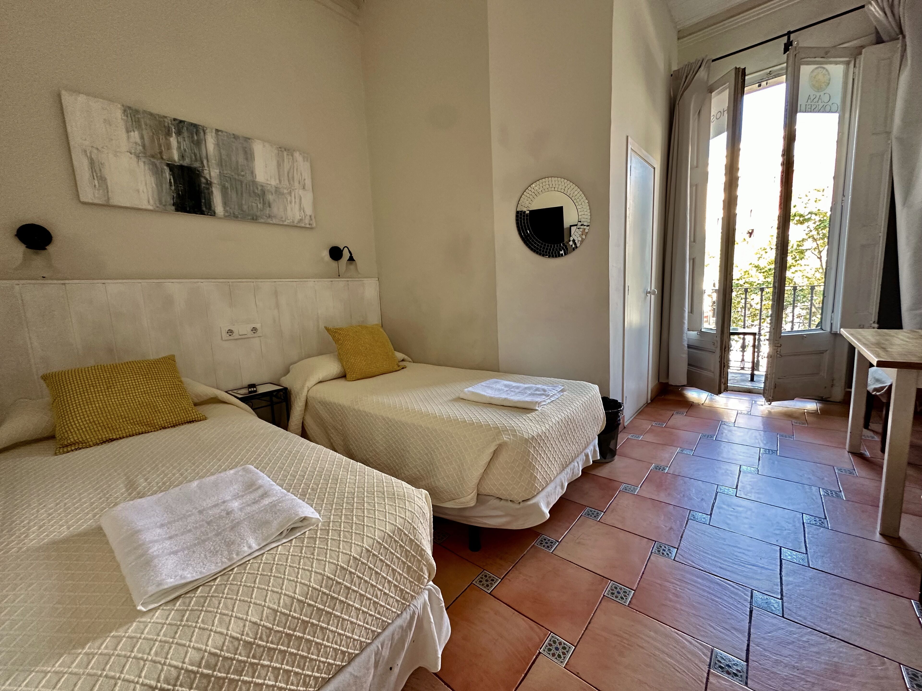 Chambre Standard avec lits jumeaux, balcon, vue ville