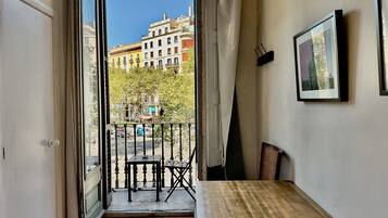 Standard Twin Room, Balcony, City View | In-room safe, free WiFi