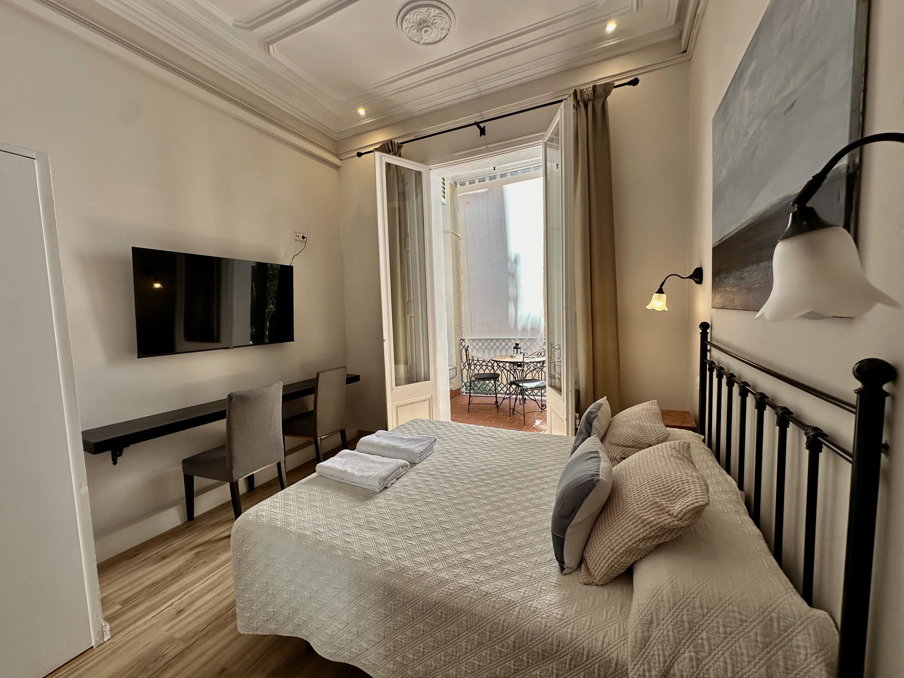 Een kluis op de kamer, geluiddichte muren, gratis wifi