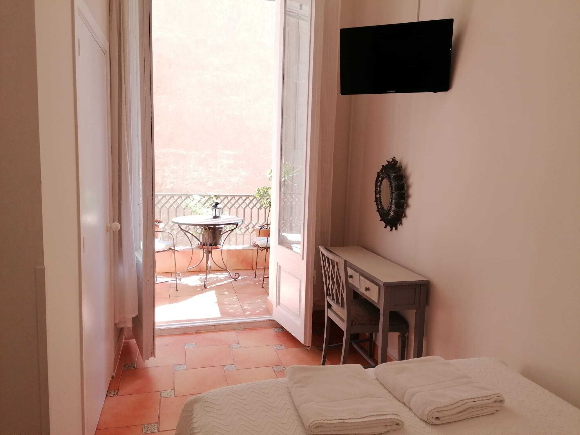 Chambre Simple, patio