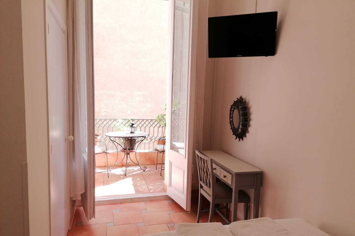 Single Room, Patio | In-room safe, free WiFi