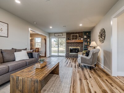 Newly Renovated 3-bedroom 2-Bath house with AC in Owasso close to everything!