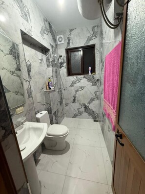 Appartement, 1 chambre, fumeur, balcon | Salle de bain