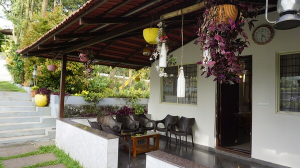 Standard Studio, Balcony, Mountain View | Balcony