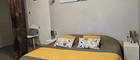 2 室のベッドルーム、WiFi、ベッドシーツ