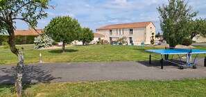 تناول الطعام بالخارج