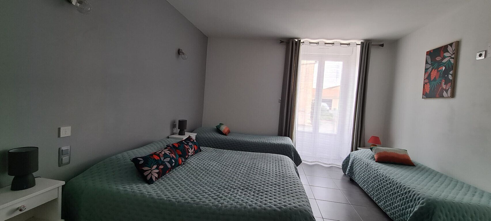 1 slaapkamer, een strijkplank/strijkijzer, wifi, beddengoed