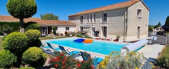 Holiday Home La Gloriette (3 stars) in Neuville de Poitou with Pool