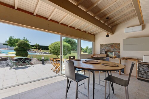 Holiday Home La Gloriette (3 stars) in Neuville de Poitou with Pool